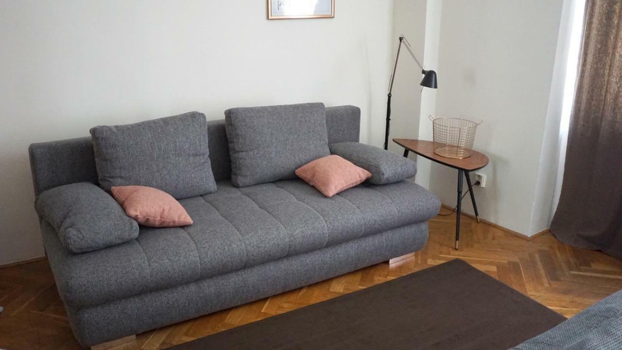 Funci Dancing 6 Apartment Prague Extérieur photo